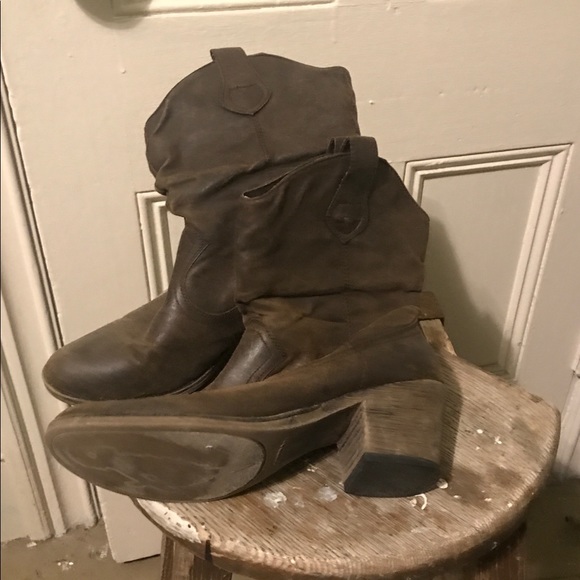 Rocket Dog Black Distressed Midcalf Boots  (9) - Picture 3 of 5